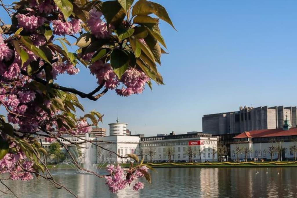 Spacious Historical Art Oasis In The City Center Bergen Exterior photo