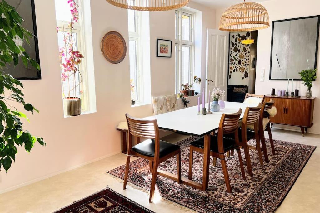 Spacious Historical Art Oasis In The City Center Bergen Exterior photo
