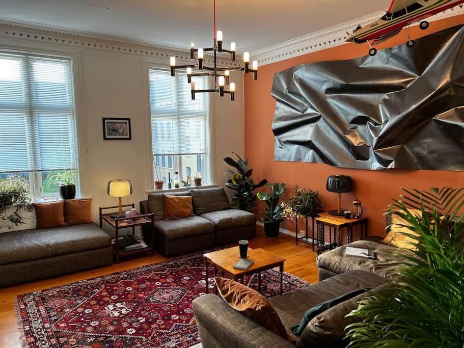Spacious Historical Art Oasis In The City Center Bergen Exterior photo