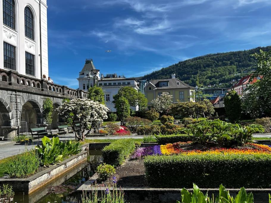 Spacious Historical Art Oasis In The City Center Bergen Exterior photo